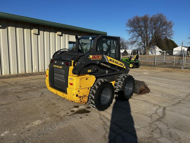 New Holland L320
