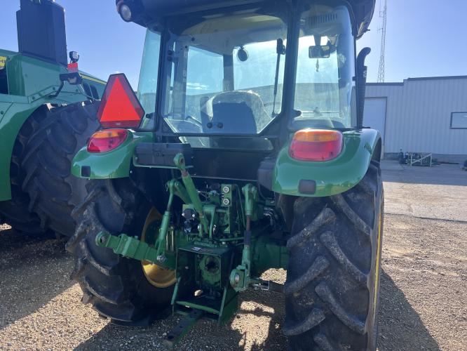 John Deere 5055E
