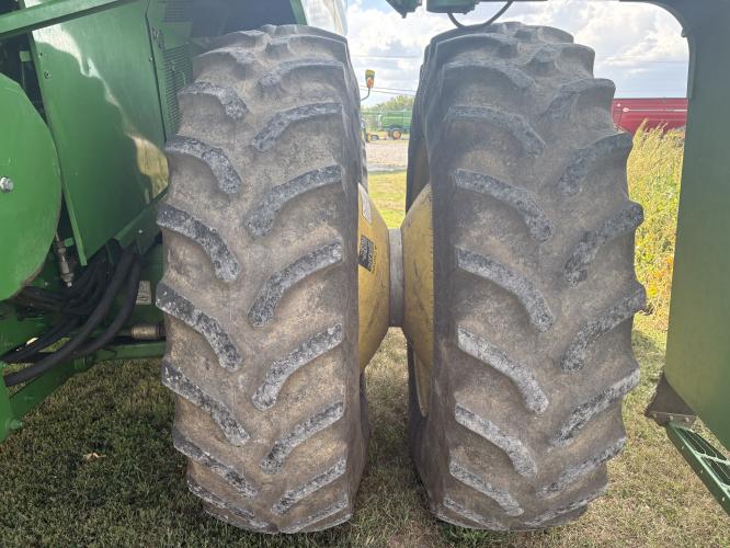 John Deere S670