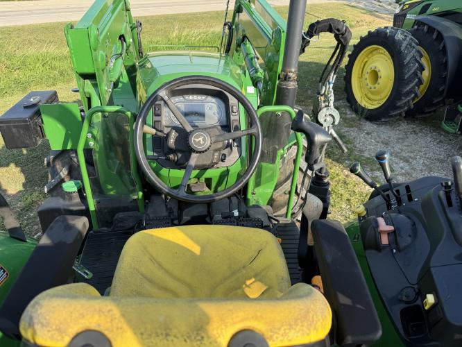John Deere 5075M