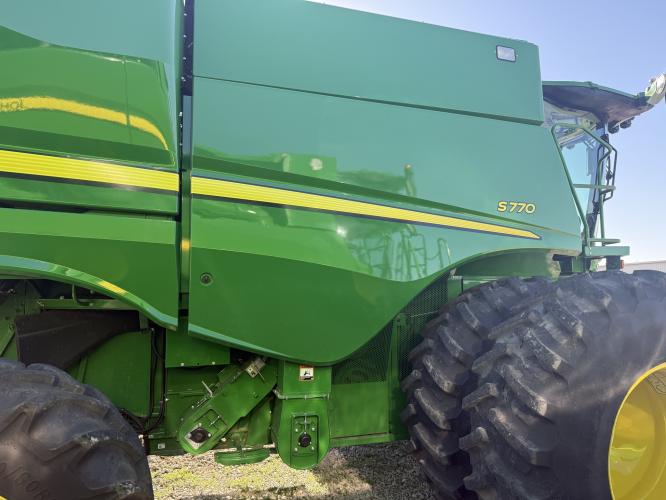 John Deere S770