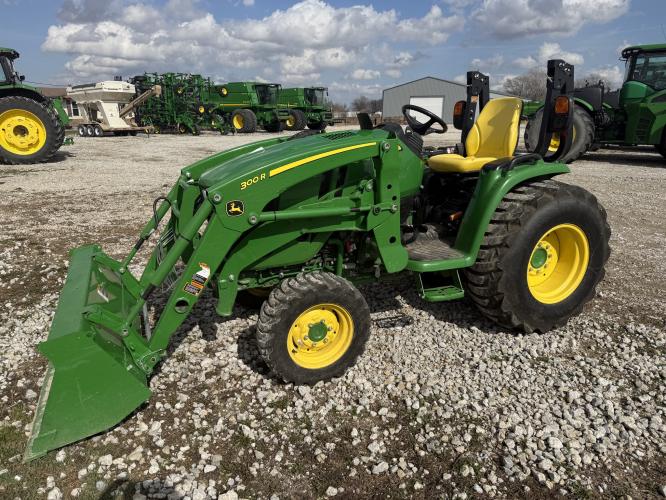John Deere 3033R