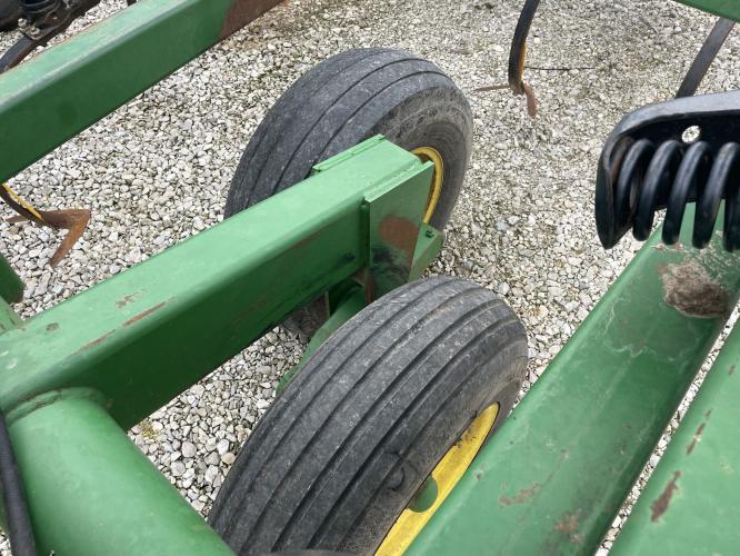 John Deere 726