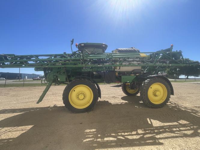 John Deere R4044