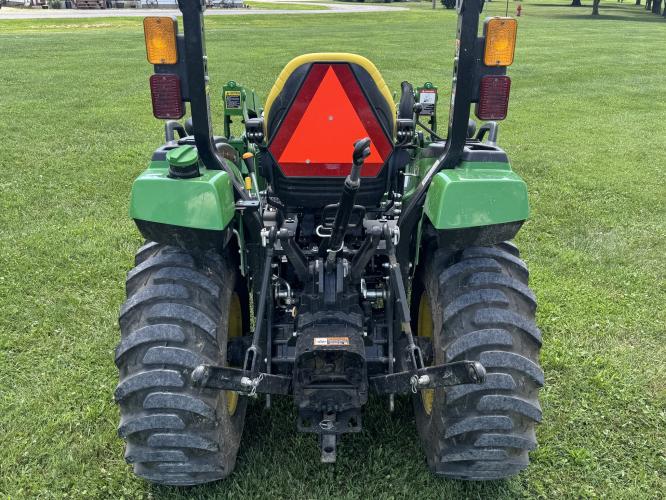 John Deere 2032R