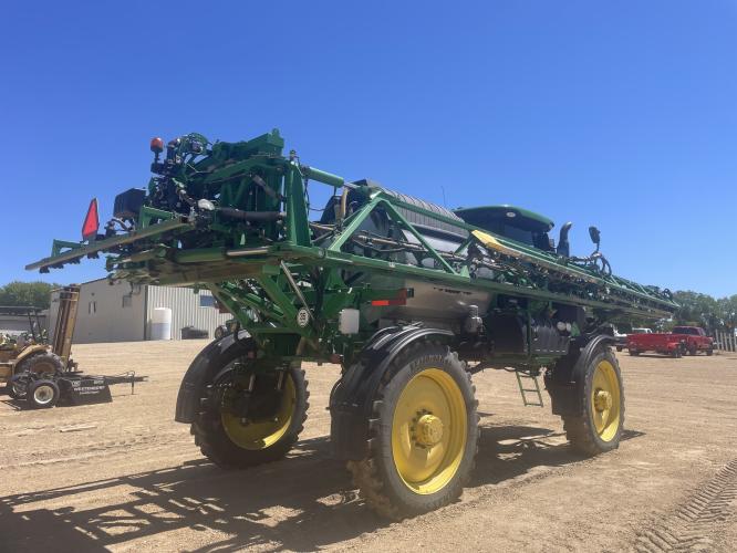 John Deere R4044