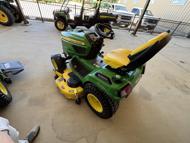 John Deere X758