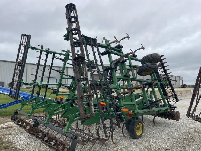 John Deere 726