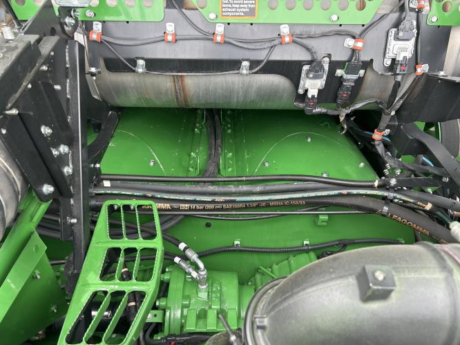 John Deere X9 1000
