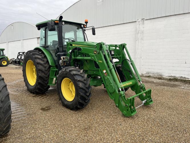 John Deere 6135E