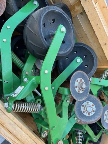 John Deere AG Focus Fast Trac Closing System