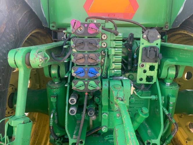 John Deere 8335R