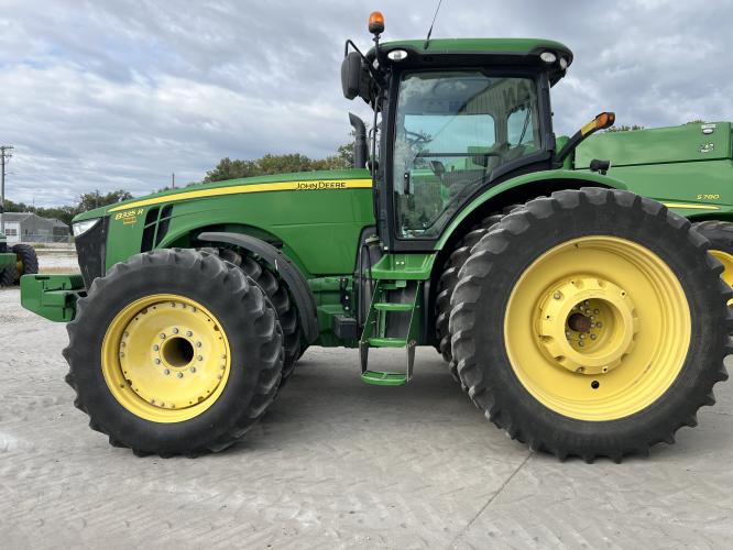 John Deere 8335R