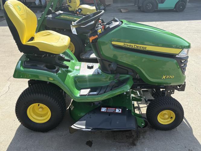 John Deere X370