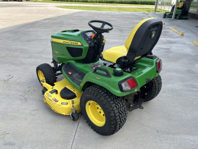 John Deere X758