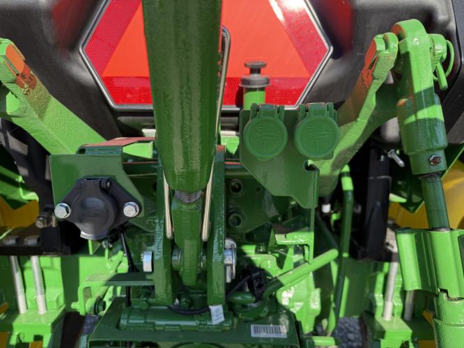John Deere 5075E