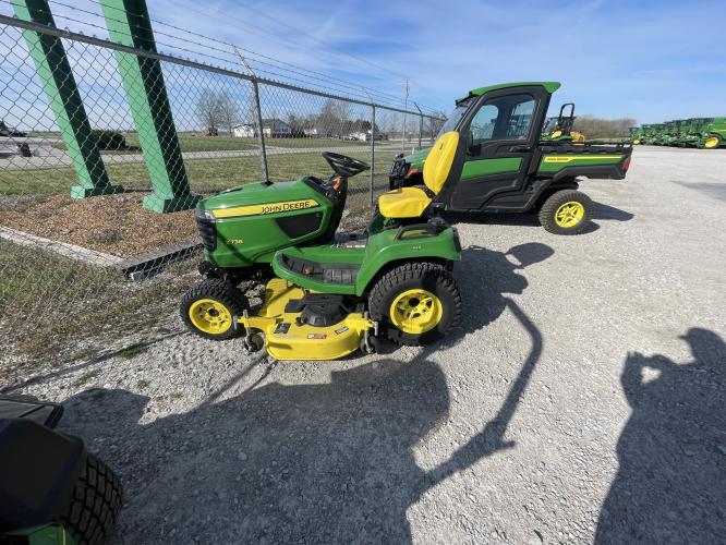 John Deere X738