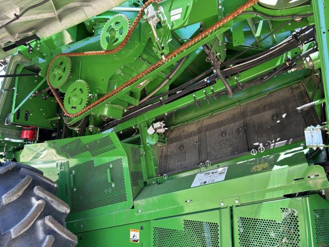 John Deere S7 700