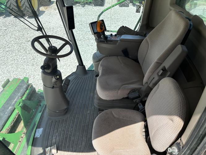 John Deere S670