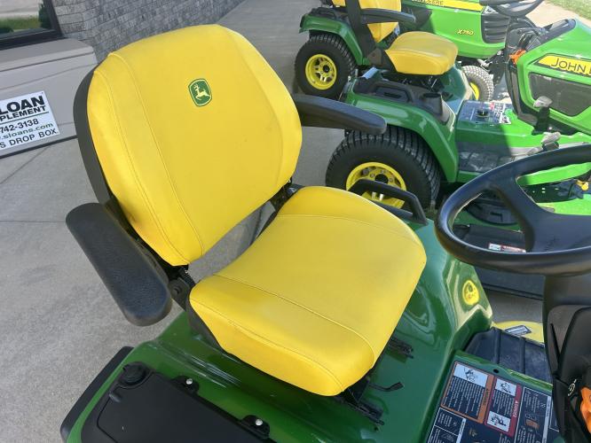 John Deere X738