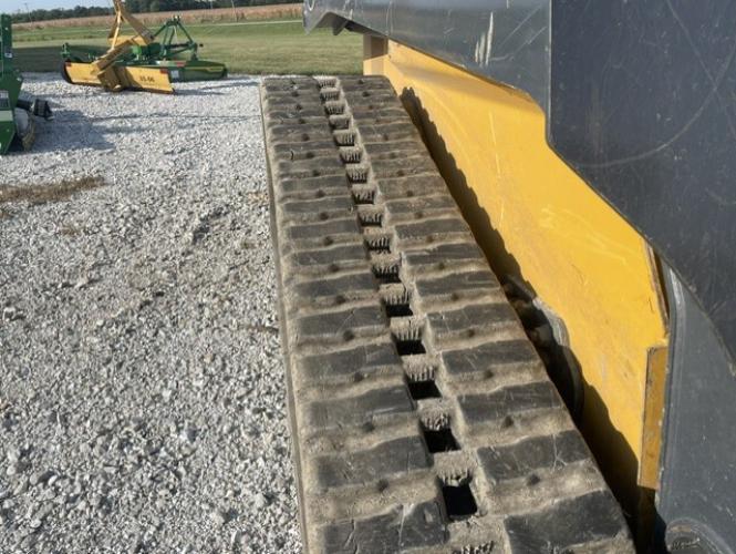 John Deere 325G