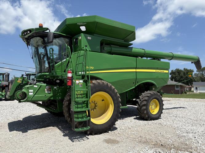 John Deere S670