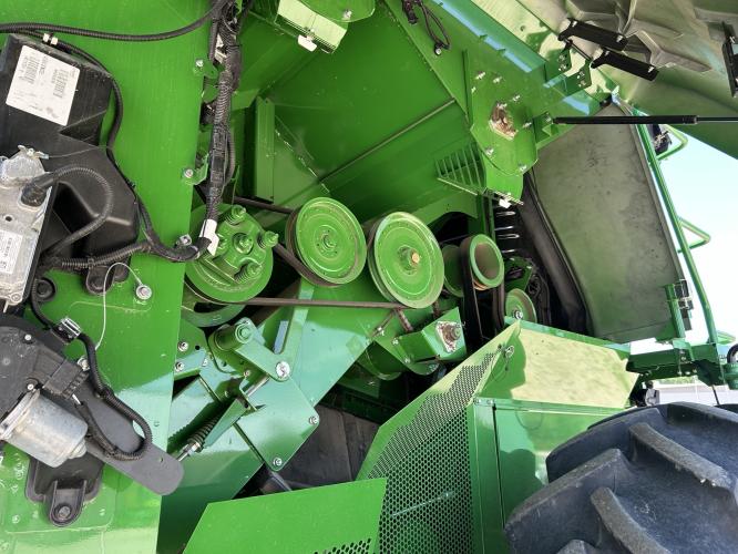 John Deere S7 700