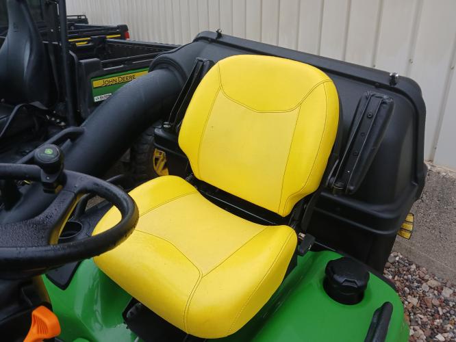 John Deere X738