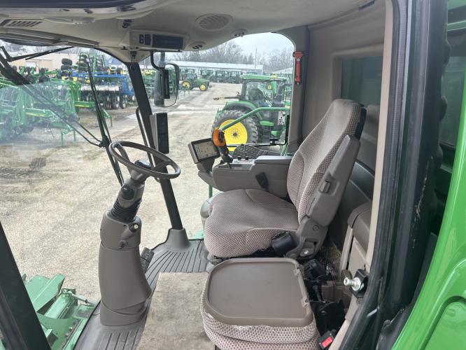 John Deere S670