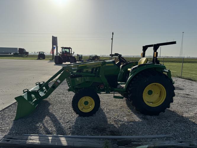 John Deere 4052M