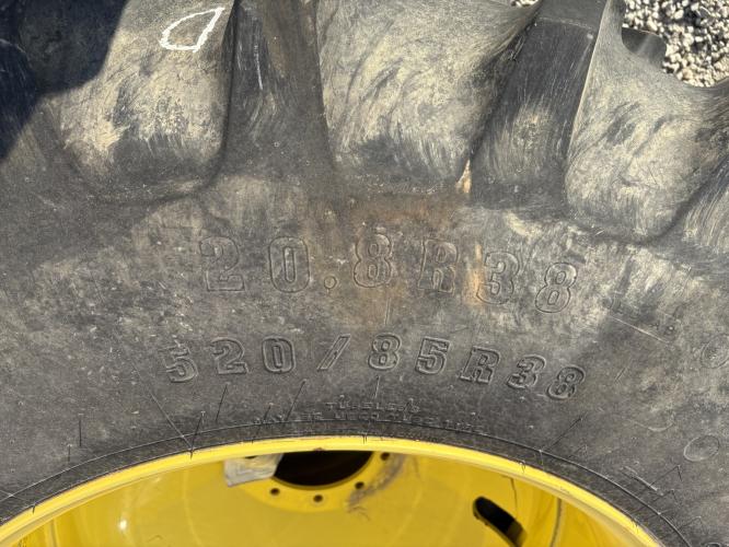 John Deere 520/85R38
