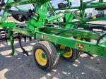 John Deere 2720