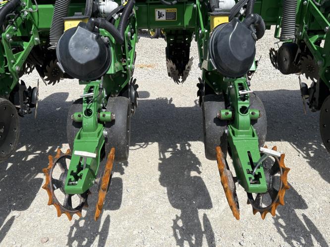 John Deere 1775NT