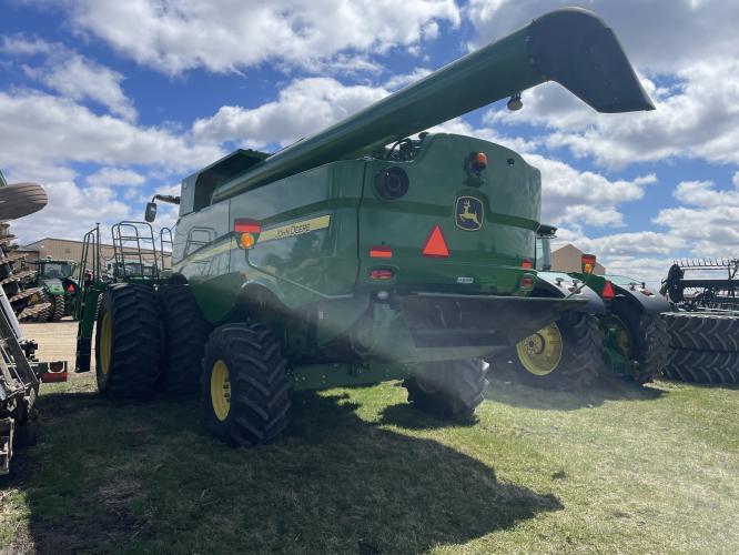 John Deere S680