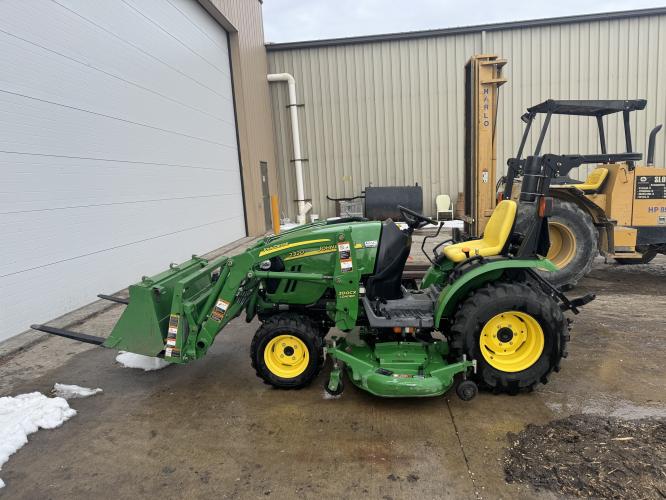 John Deere 2320