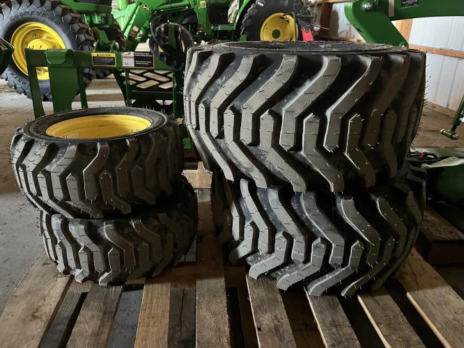 John Deere 26x12-12