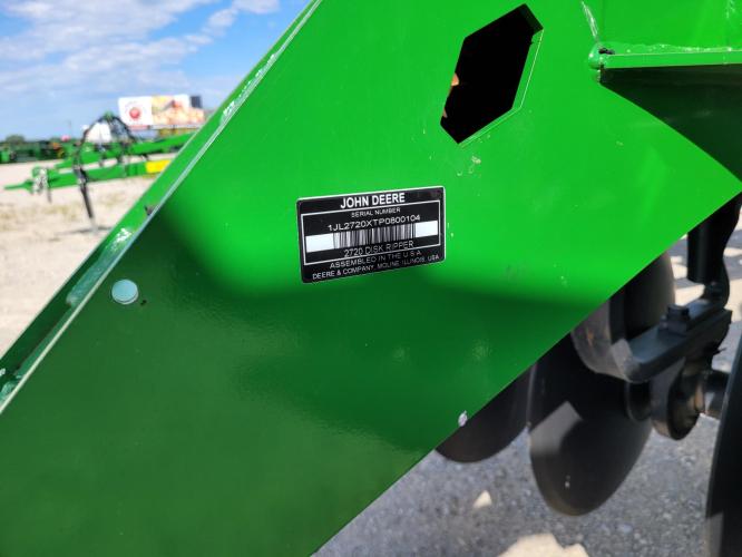 John Deere 2720