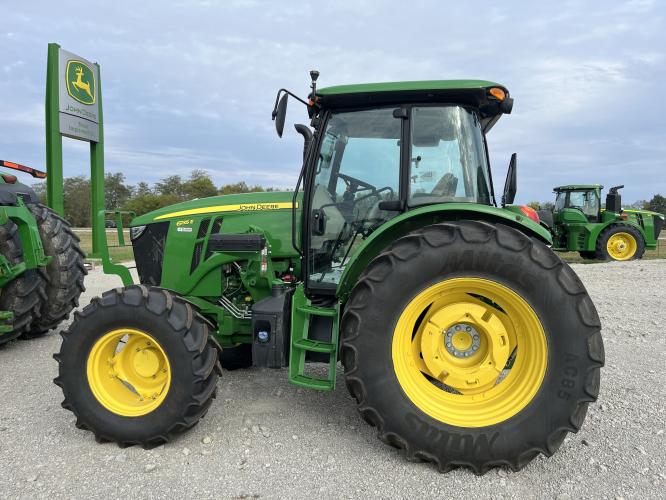 John Deere 6135E