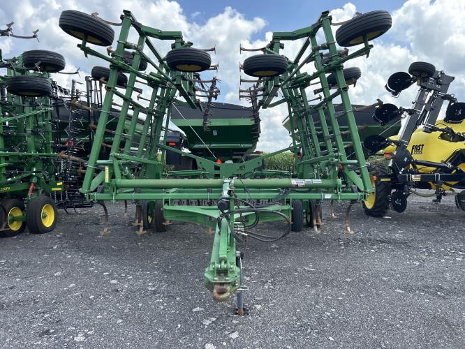 John Deere 2210