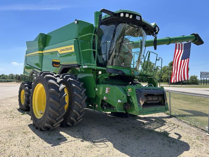 John Deere S7 700