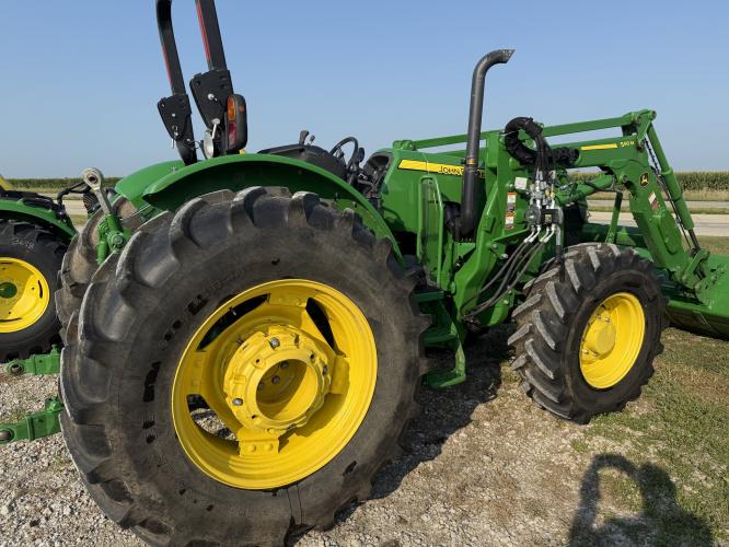 John Deere 5075M