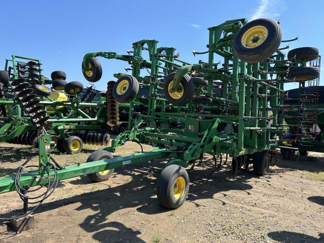 John Deere 2210