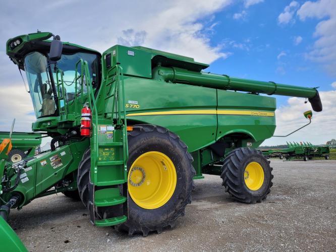 John Deere S770