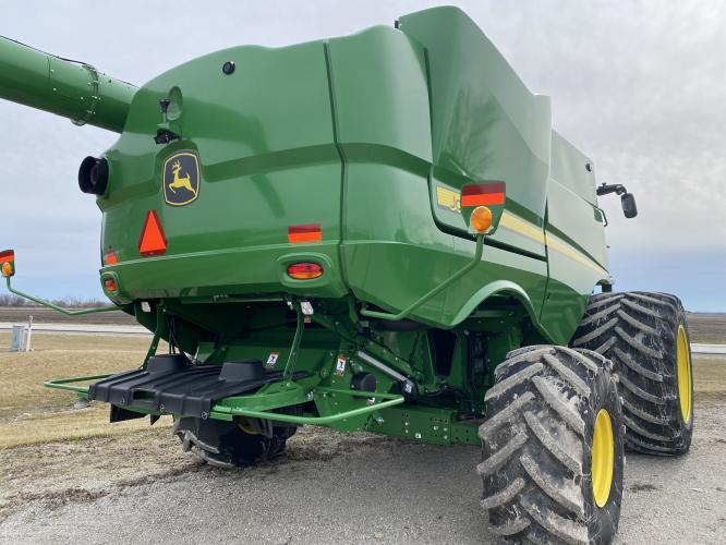 John Deere S780