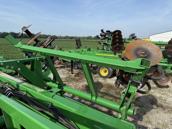 John Deere 2730