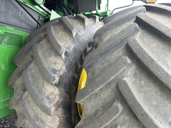 John Deere X9 1000