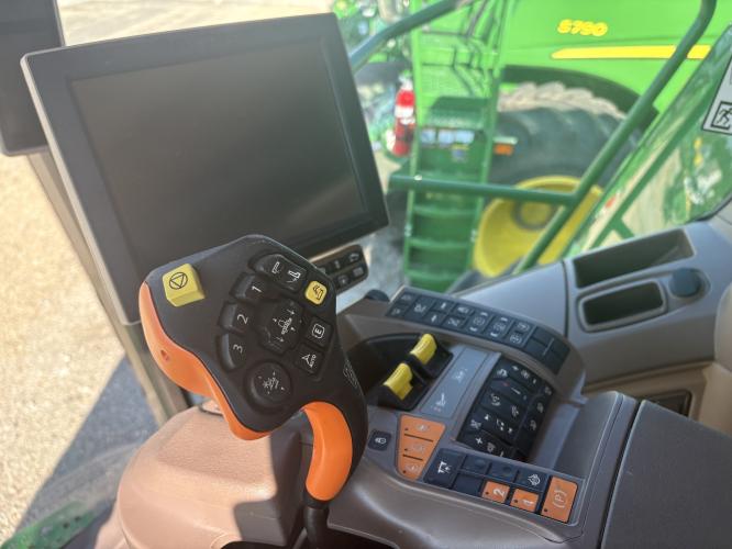 John Deere S780