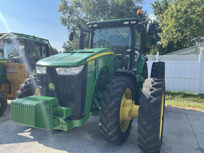 John Deere 8335R