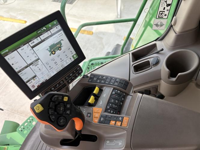 John Deere S780