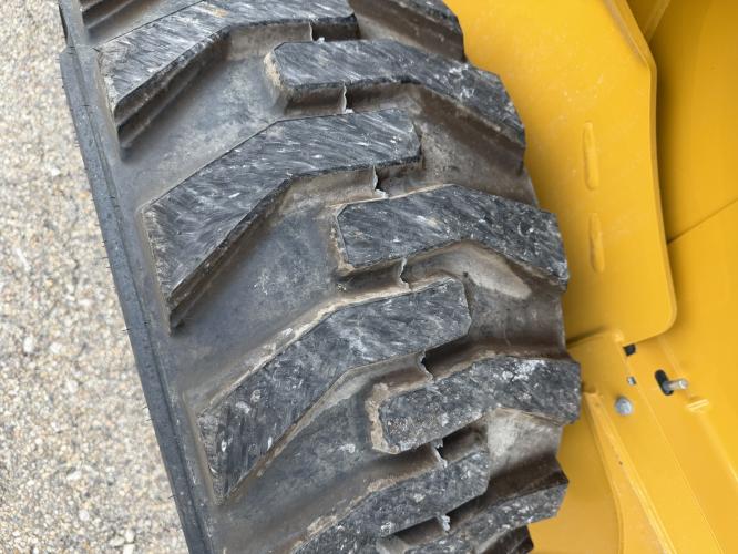 John Deere 320G